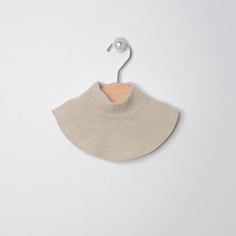 Halskrage stickad, beige